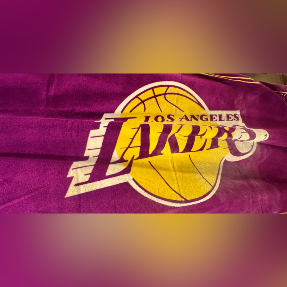 🏖️⛱️LIMITED EDITION LA LAKERS BEACH TOWEL - LIKE NEW🏖️⛱️